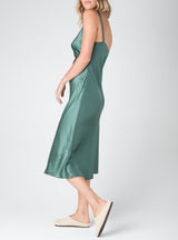 model wearing beige le clare nebraska hemp clog shoe