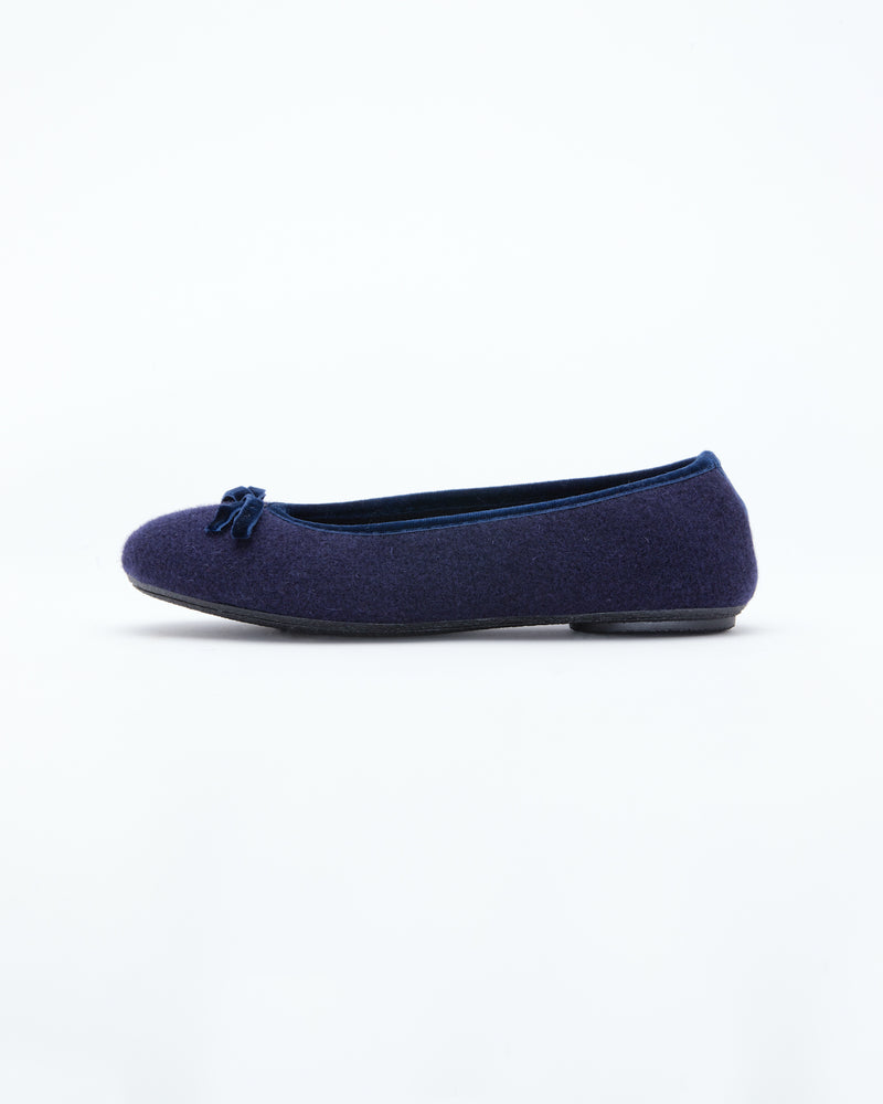 Le Clare women's ballet flat slipper in navy